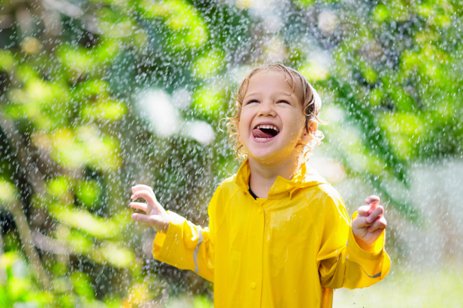 5 Tips Menjaga Daya Tahan Tubuh Anak saat Musim Hujan