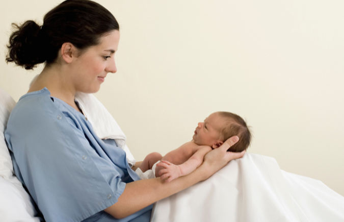 5 Cara Menjemur Bayi Baru Lahir yang Benar dan Sehat