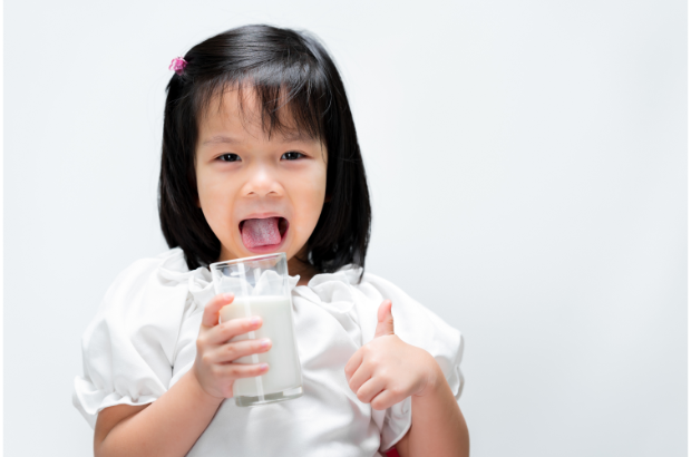 Anak Susah Minum Susu? Ini Penyebab dan Cara Mengatasinya