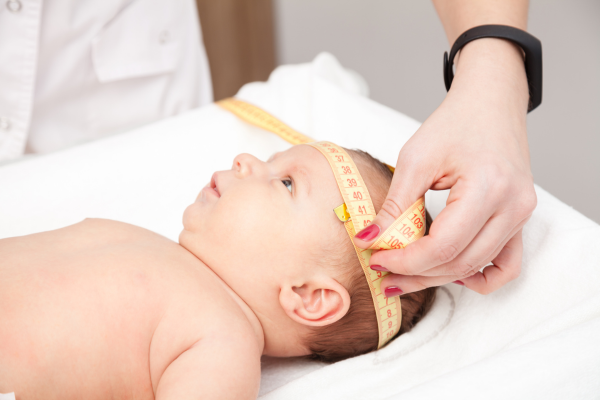 Cara Mengukur Lingkar Kepala Bayi yang Tepat dan Benar