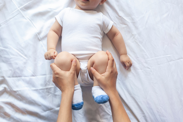 Cara Mengatasi Perut Bayi Kembung dan Tidak Bisa BAB