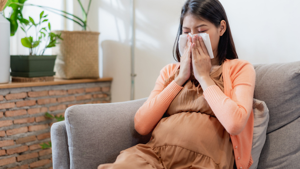 Bukan Hanya Teh Hangat! Ini 5 Cara Mengatasi Tenggorokan Gatal Selama Hamil