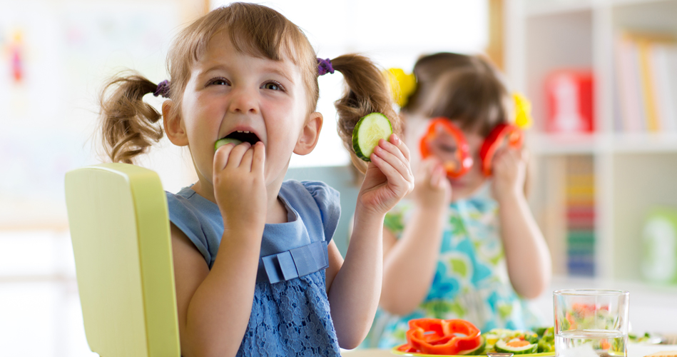 Cara Mengajari Anak Makan Sendiri