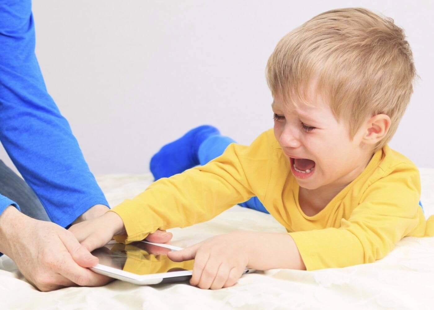 7 Tips Parenting Anak Agresif Agar Mampu Mengelola Emosi dengan Baik