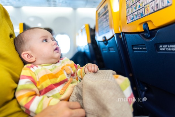 Tips Bawa Anak Usia 1 Tahun Naik Pesawat