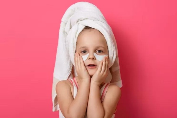 7 Merk Skincare Anak Usia 7 Tahun yang Ramah Kulit Sensitif: Rekomendasi Dari Dokter Kulit