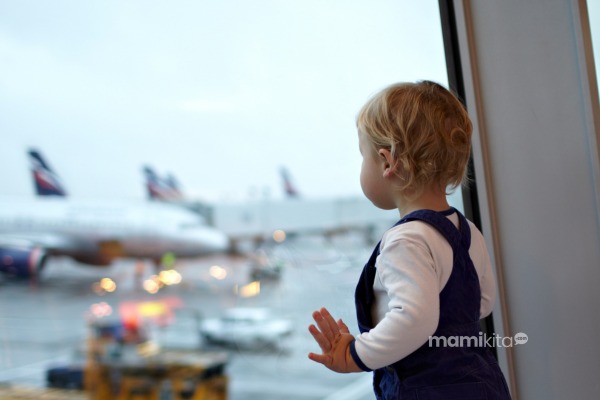 Tips Bawa Anak Usia 1 Tahun Naik Pesawat