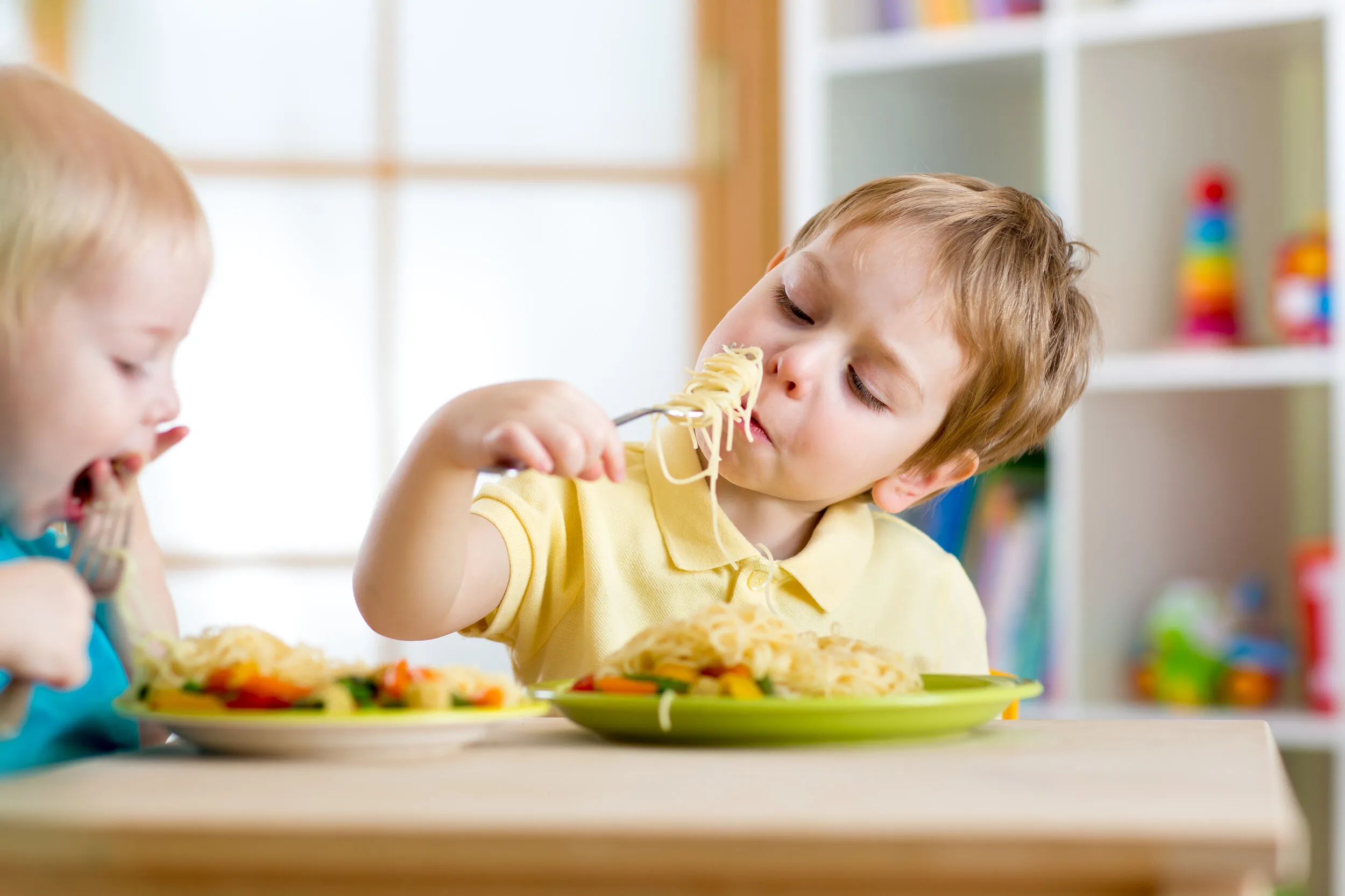 Cara Mengajari Anak Makan Sendiri