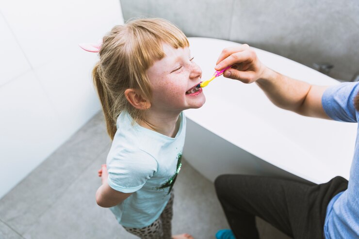 Cara Membiasakan Anak Sikat Gigi Sebelum Tidur