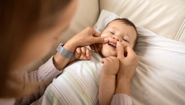 Cara Menyusui Tanpa Sakit Ketika Gigi Bayi Tumbuh