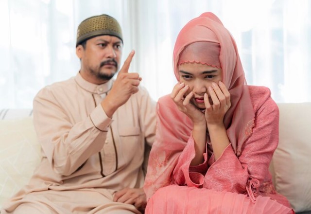 Benarkah Dosa Istri Ditanggung Suami?