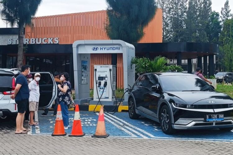 Daftar Lokasi Charger Mobil Listrik di Rest Area Tol Trans Jawa