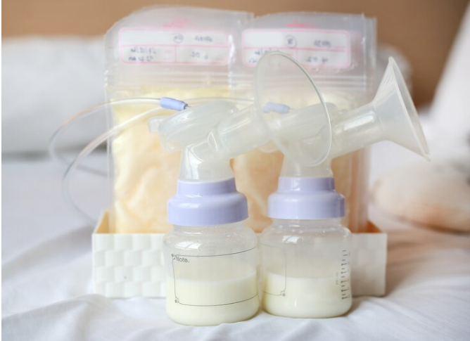 Direct Breastfeeding atau Pompa ASI, Mana yang Lebih Baik? Ini Penjelasannya