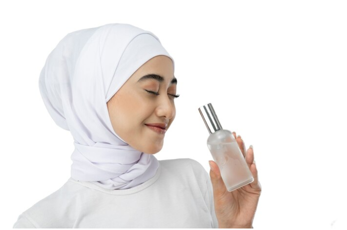 Hukum Memakai Parfum Bagi Wanita Dalam Islam
