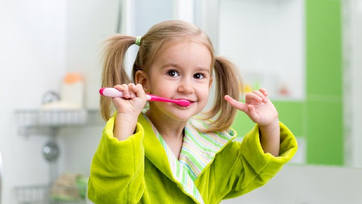 cara mengajari anak sikat gigi umur 2 tahun