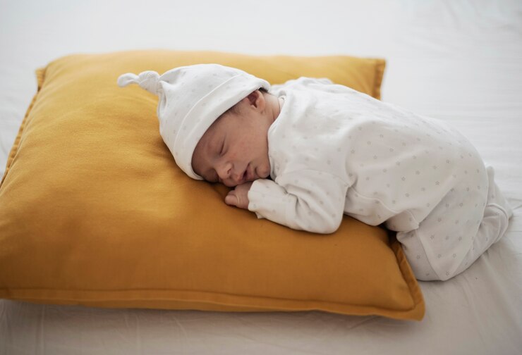  Posisi Tidur Bayi Agar Tidak Gumoh