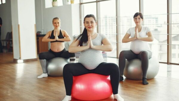 gerakan yoga ibu hamil trimester tiga