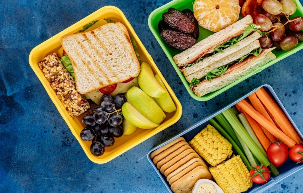 manfaat makan siang untuk anak sekolah