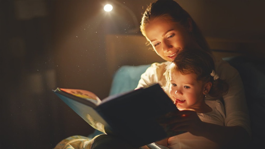 manfaat membaca dongeng sebelum tidur