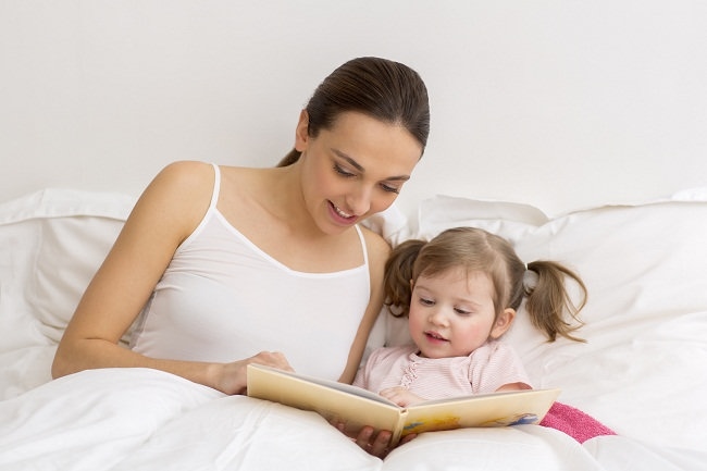 manfaat membaca dongeng sebelum tidur