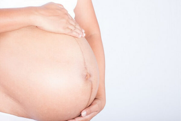 menggaruk perut saat hamil bahayakah untuk janin