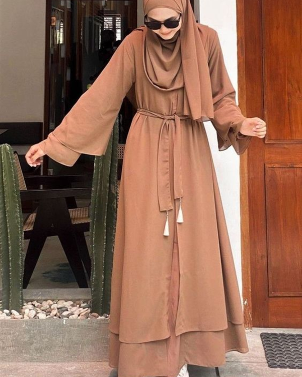 adab berpakaian wanita muslimah sesuai tuntunan syariah Islam