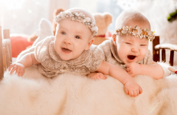 4 Cara Dan Posisi Menyusui Bayi Kembar Yang Benar