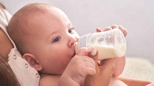 berapa jam sekali bayi 3 bulan minum susu formula
