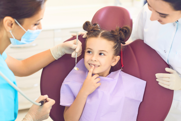 Jenis-Jenis Perawatan Gigi Anak yang Perlu Orang Tua Ketahui!
