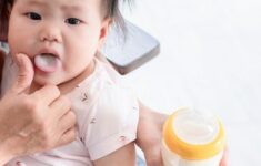 berapa lama putih di lidah bayi hilang
