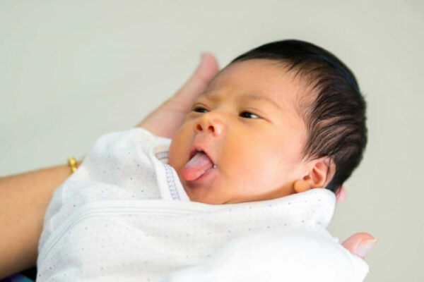 cara membersihkan lidah bayi yang putih tebal