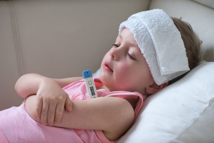 Cara mengatasi anak demam di malam hari secara alami