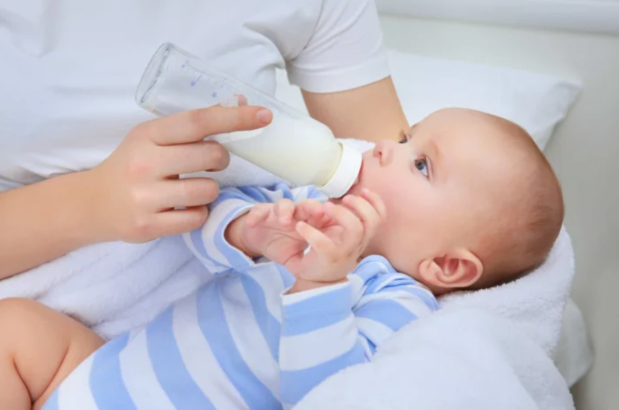 bagaimana caranya agar bayi tidak muntah setelah minum susu formula