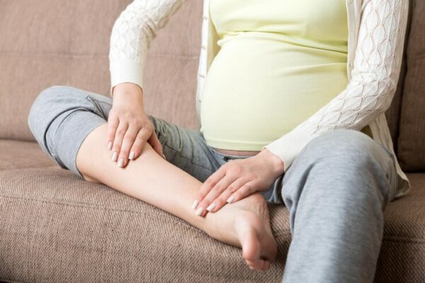 cara mengatasi kaki bengkak saat hamil trimester 3