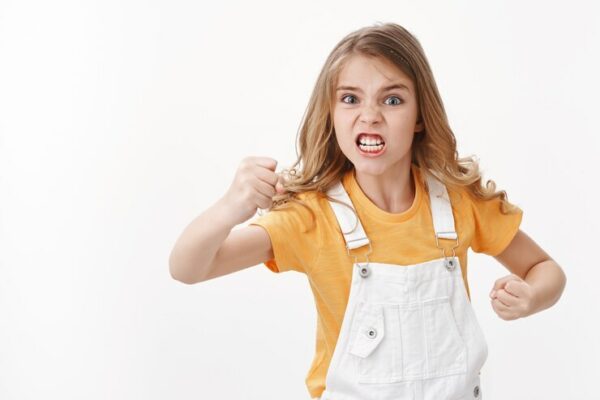 kenapa anak sering marah dan memukul