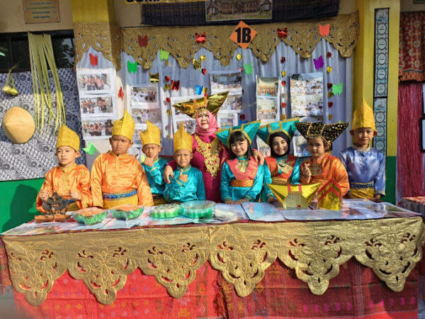 tempat sewa baju adat anak di Bandung