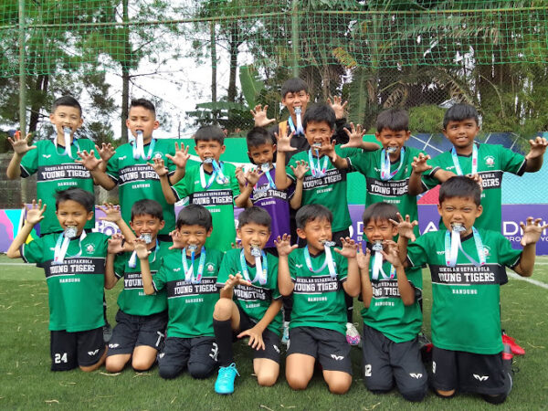 sekolah sepak bola anak di Bandung