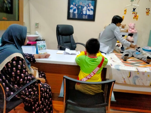 dokter anak yang buka hari Minggu di Bandung