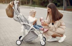 cara memilih stroller bayi terbaik