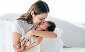 cium bayi